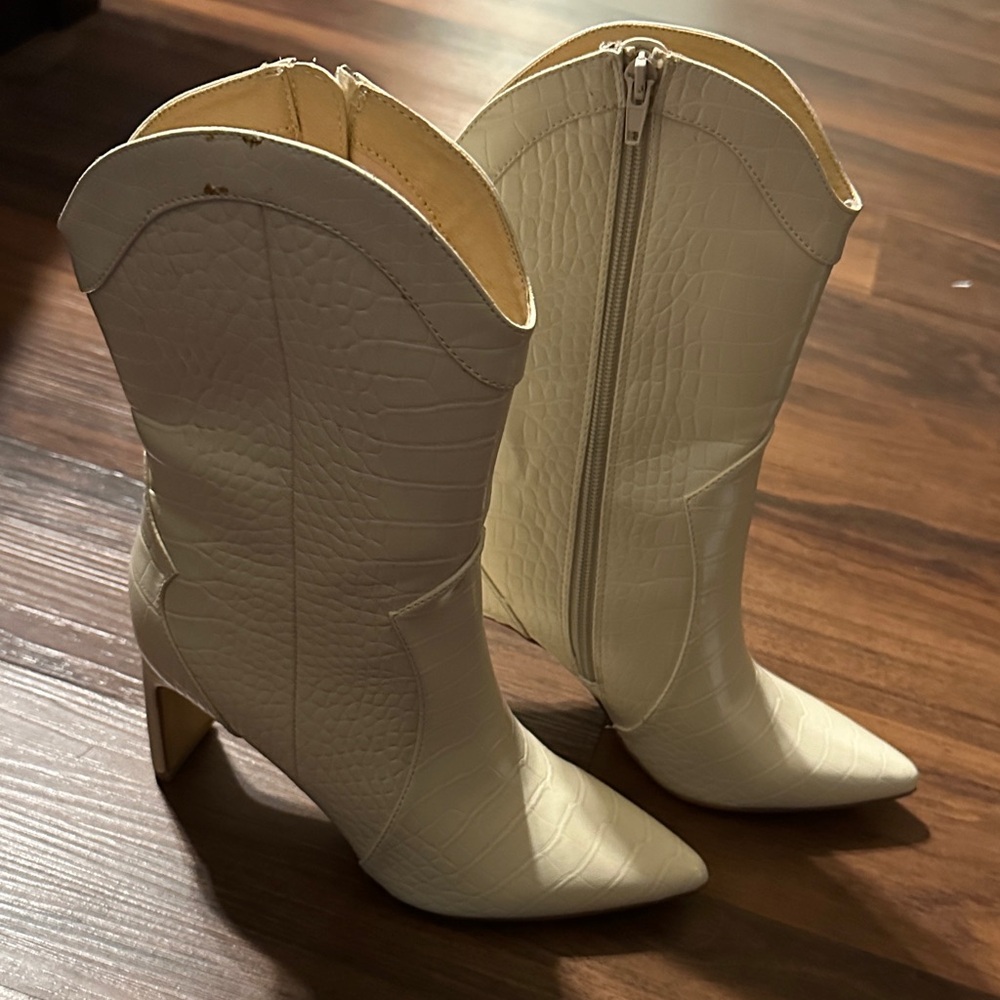 CHINESE LAUNDRY Elegant Cream Croc-Embossed Women's Boots